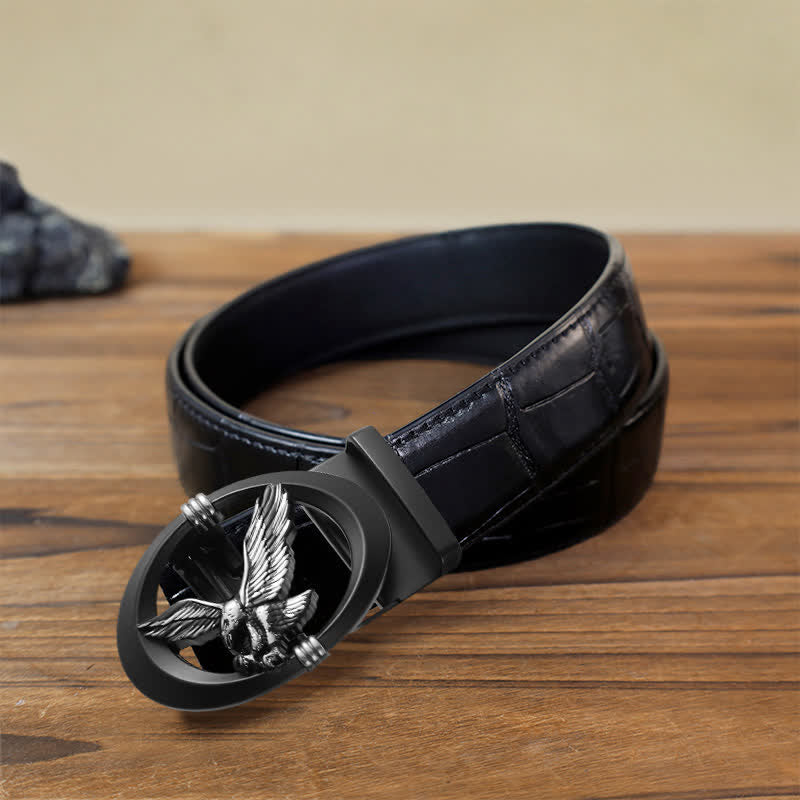 Cinturón de cuero con hebilla automática hueca negra con diseño de águila para hombre