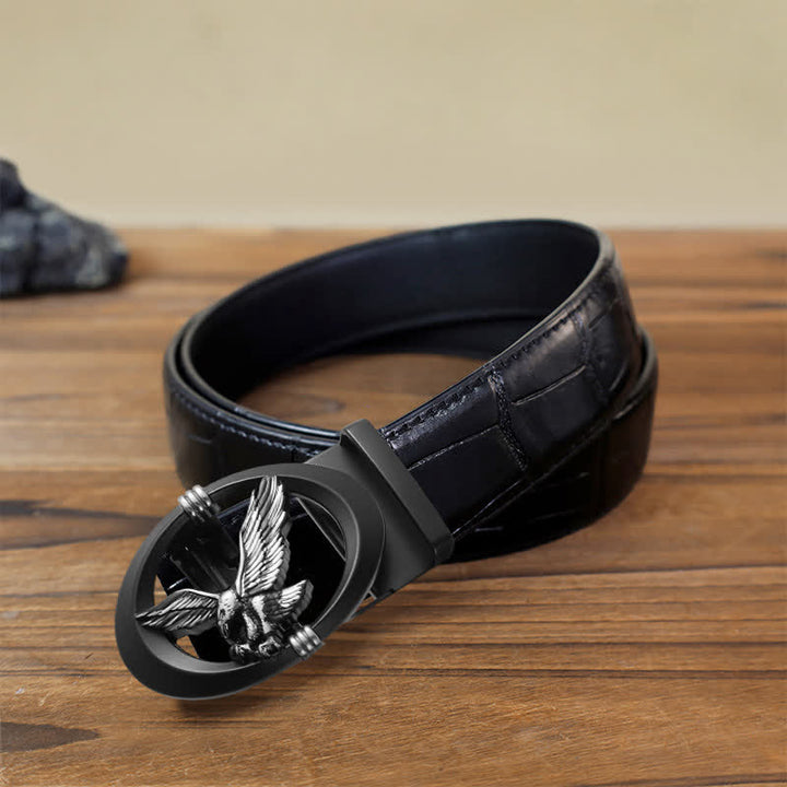Cinturón de cuero con hebilla automática hueca negra con diseño de águila para hombre