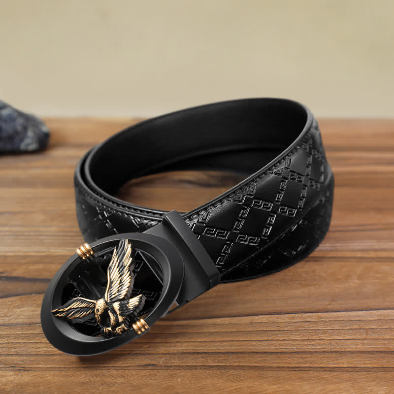 Cinturón de cuero con hebilla automática hueca negra con diseño de águila para hombre
