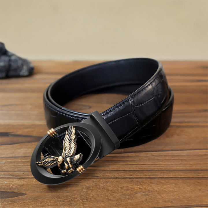 Cinturón de cuero con hebilla automática hueca negra con diseño de águila para hombre