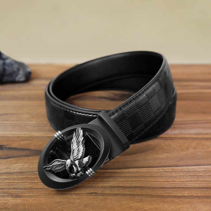 Cinturón de cuero con hebilla automática hueca negra con diseño de águila para hombre