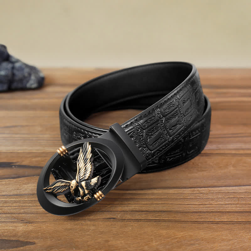 Cinturón de cuero con hebilla automática hueca negra con diseño de águila para hombre
