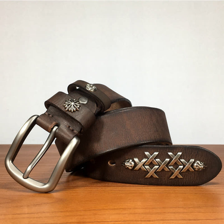 Cinturón de cuero con remaches tallados decorativos retro para hombre