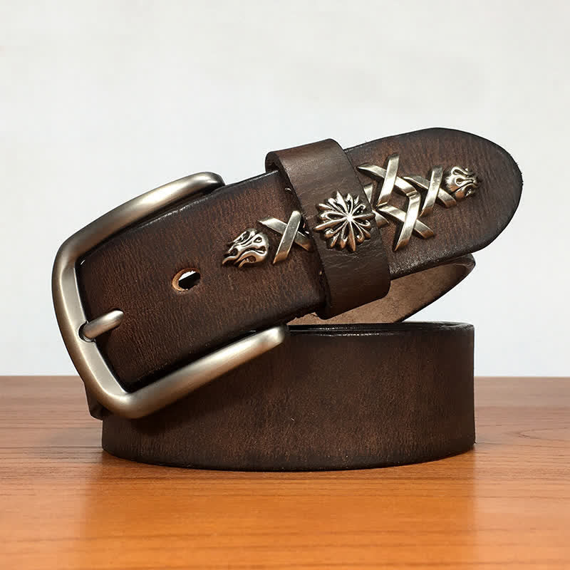 Cinturón de cuero con remaches tallados decorativos retro para hombre