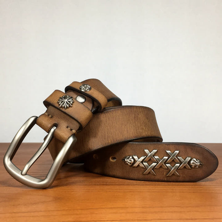 Cinturón de cuero con remaches tallados decorativos retro para hombre