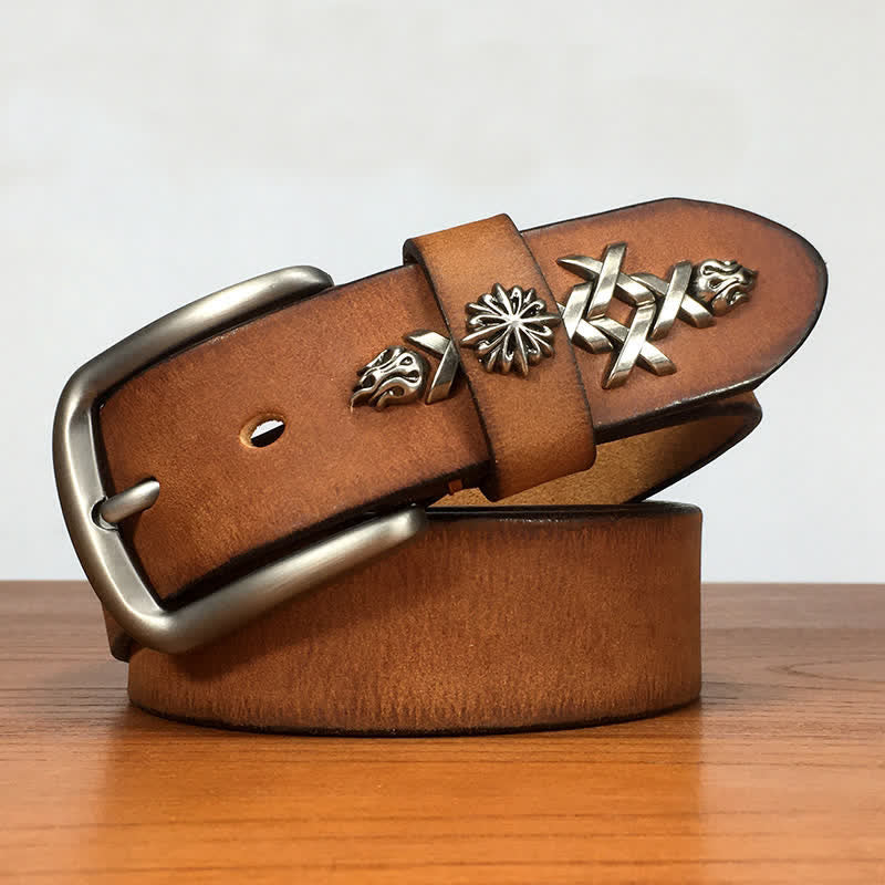 Cinturón de cuero con remaches tallados decorativos retro para hombre