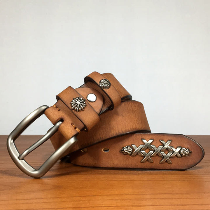 Cinturón de cuero con remaches tallados decorativos retro para hombre