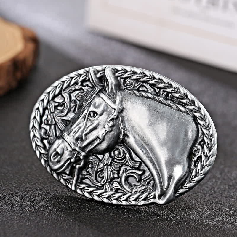 Cinturón de cuero con hebilla de cabeza de caballo grabada para hombre