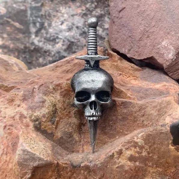 Impresionante broche de calavera gótica retro