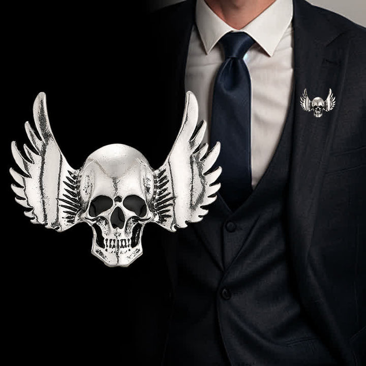 Broche de calavera sonriente con alas para hombre