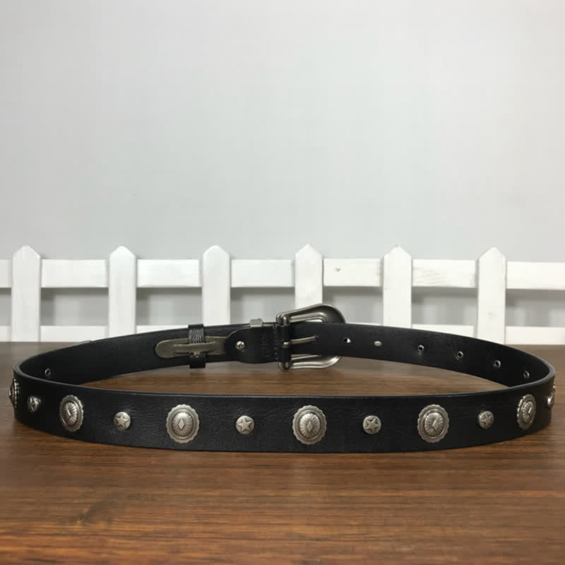Cinturón de cuero con tachuelas y remaches redondos decorativos con personalidad