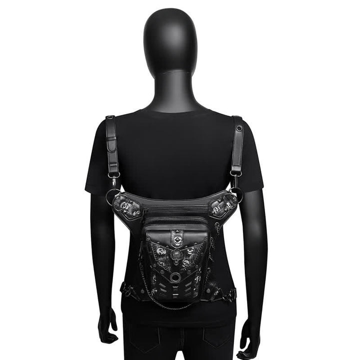 Bolso de pierna con cadena estilo steampunk con decoración de tachuelas de calavera