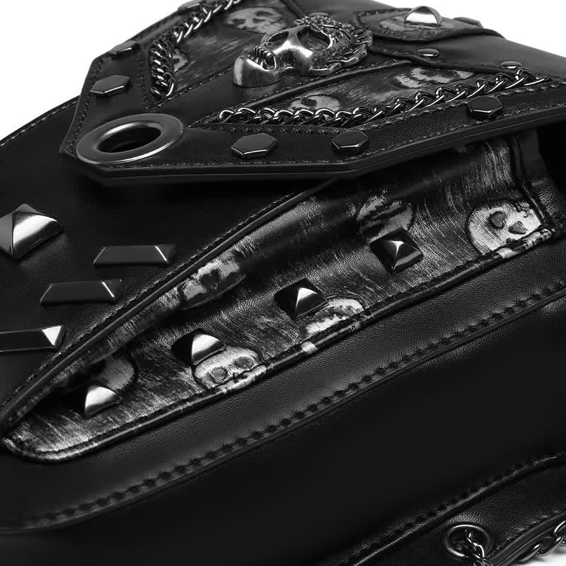 Bolso de pierna con cadena estilo steampunk con decoración de tachuelas de calavera