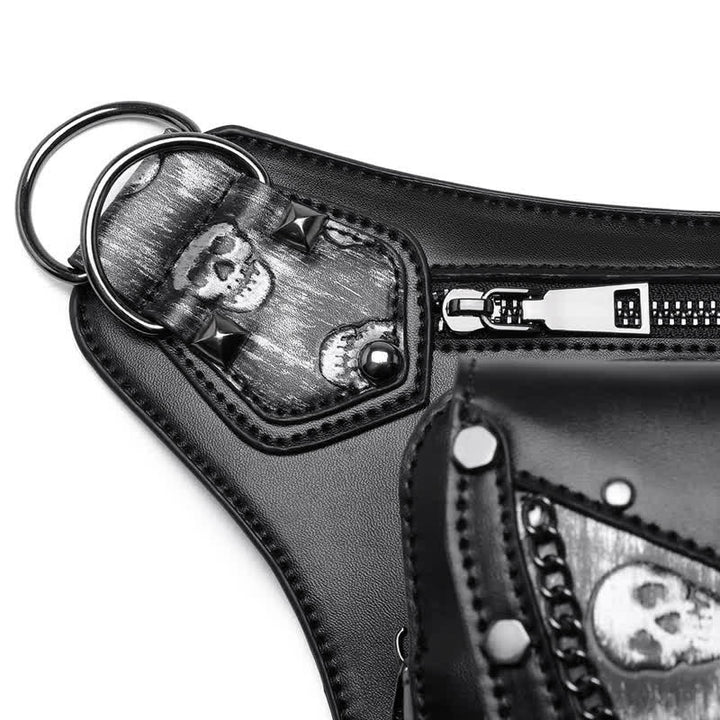 Bolso de pierna con cadena estilo steampunk con decoración de tachuelas de calavera