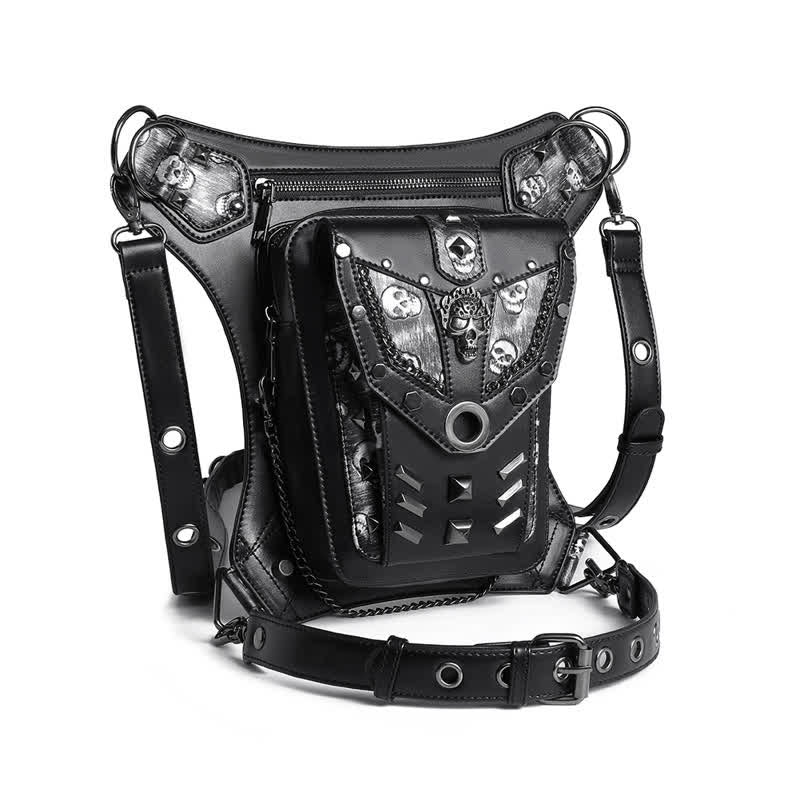 Bolso de pierna con cadena estilo steampunk con decoración de tachuelas de calavera
