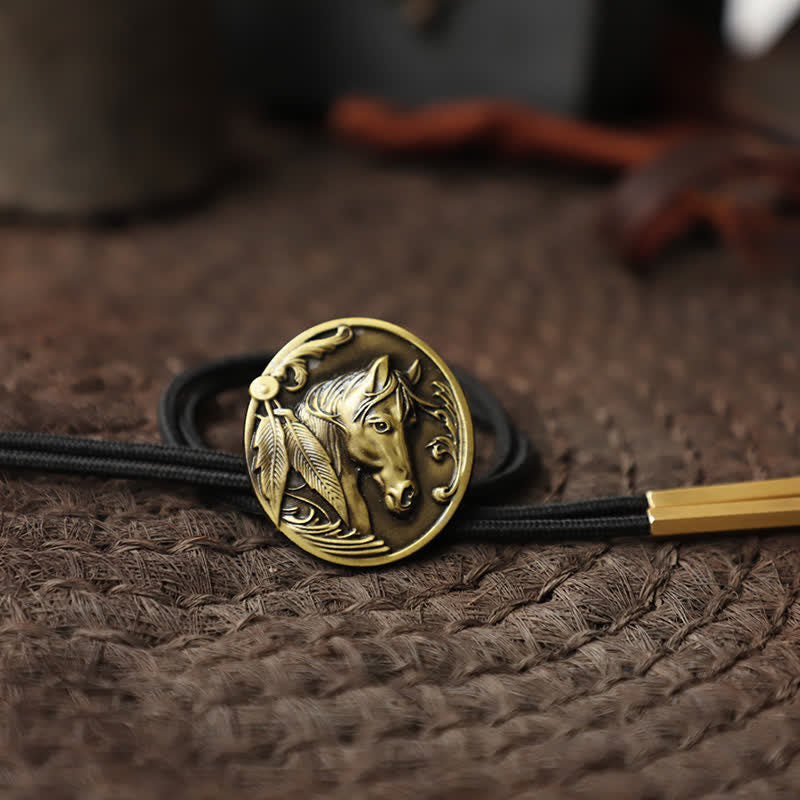 Corbata de bolo con relieve de cabeza de caballo