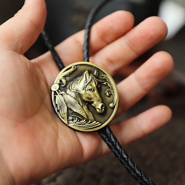 Corbata de bolo con relieve de cabeza de caballo