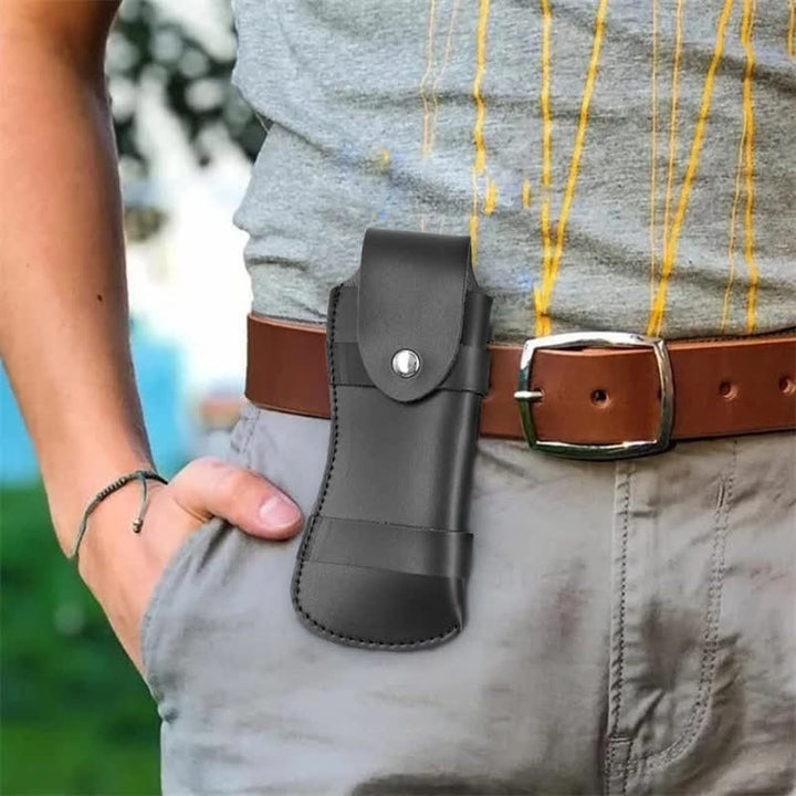Funda de cuero para cuchillo plegable de senderismo.