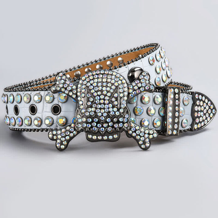 Cinturón de cuero con tachuelas de diamantes de imitación y cabeza de calavera
