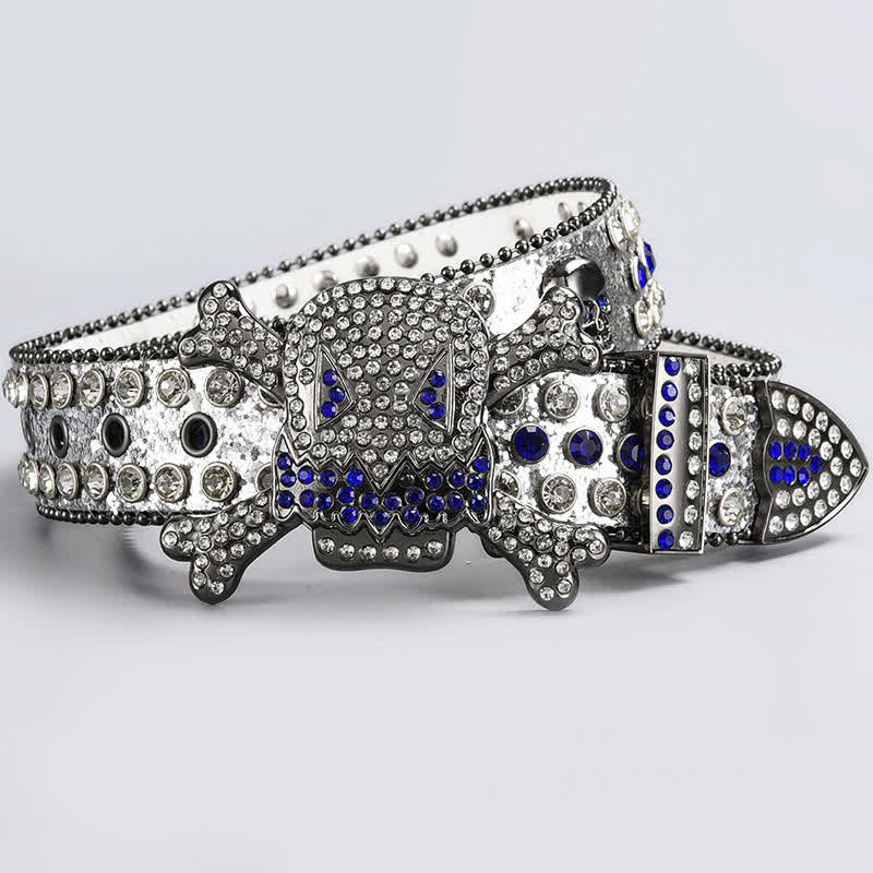 Cinturón de cuero con tachuelas de diamantes de imitación y cabeza de calavera