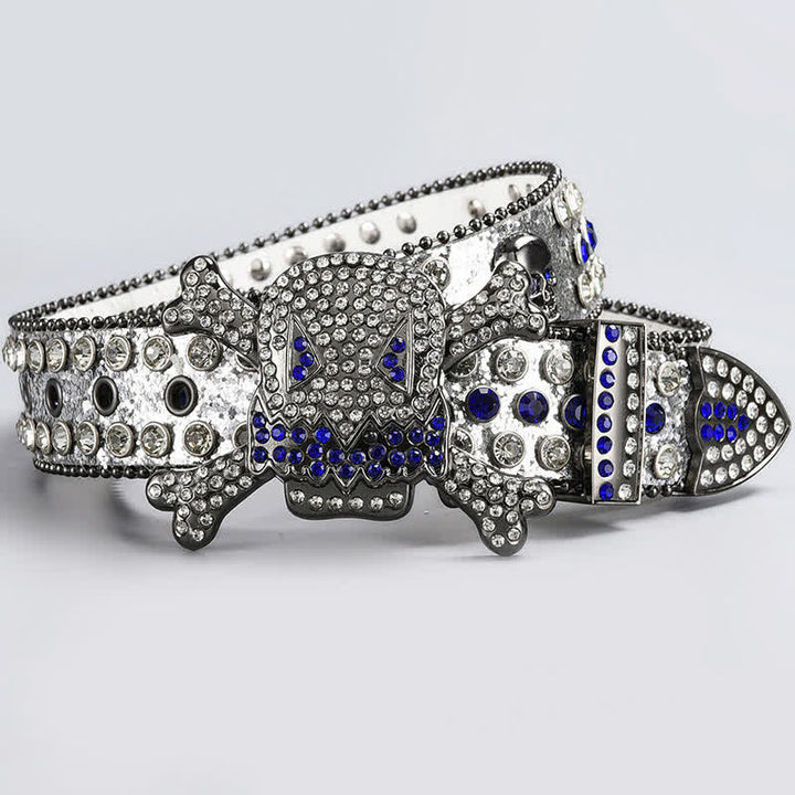 Cinturón de cuero con tachuelas de diamantes de imitación y cabeza de calavera