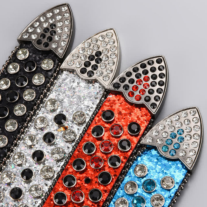 Cinturón de cuero con tachuelas de diamantes de imitación y cabeza de calavera