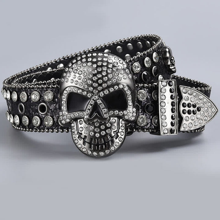Cinturón de cuero con cuentas de diamantes de imitación y diseño de fantasmas punk.