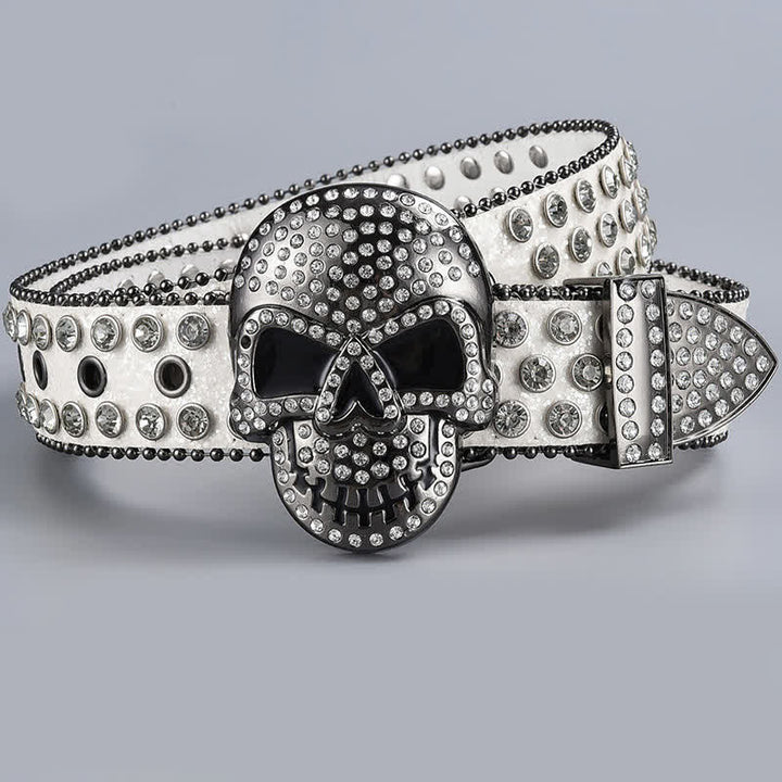 Cinturón de cuero con cuentas de diamantes de imitación y diseño de fantasmas punk.