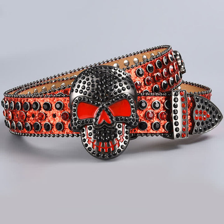 Cinturón de cuero con cuentas de diamantes de imitación y diseño de fantasmas punk.