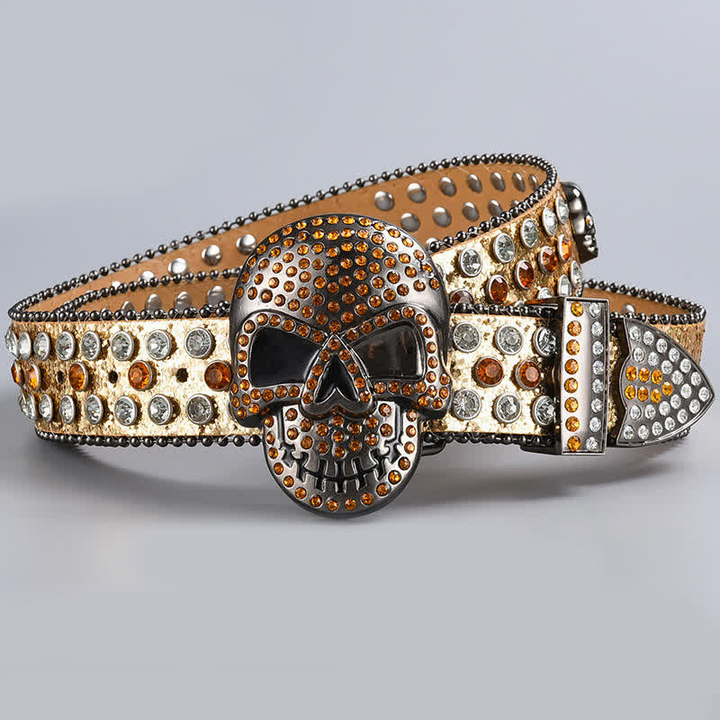 Cinturón de cuero con cuentas de diamantes de imitación y diseño de fantasmas punk.
