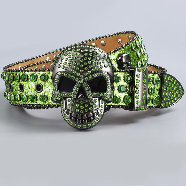 Cinturón de cuero con cuentas de diamantes de imitación y diseño de fantasmas punk.