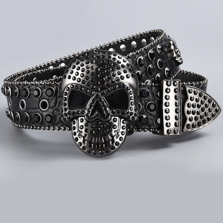 Cinturón de cuero con cuentas de diamantes de imitación y diseño de fantasmas punk.