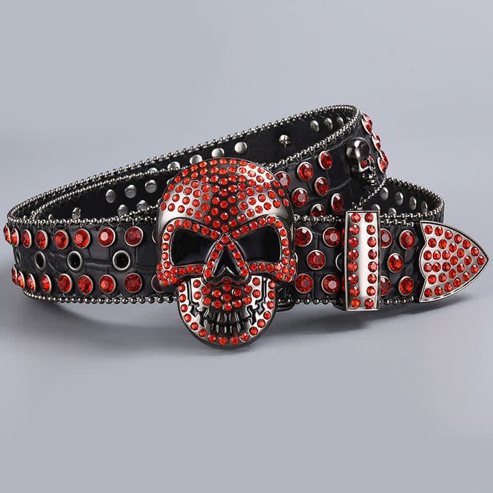 Cinturón de cuero con cuentas de diamantes de imitación y diseño de fantasmas punk.