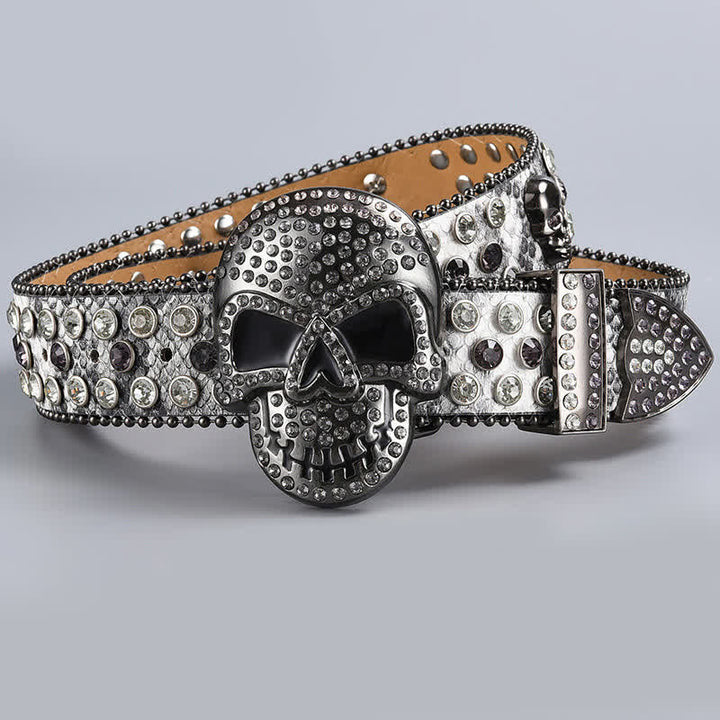 Cinturón de cuero con cuentas de diamantes de imitación y diseño de fantasmas punk.