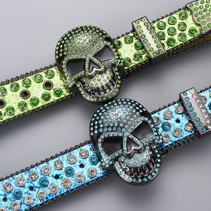 Cinturón de cuero con cuentas de diamantes de imitación y diseño de fantasmas punk.