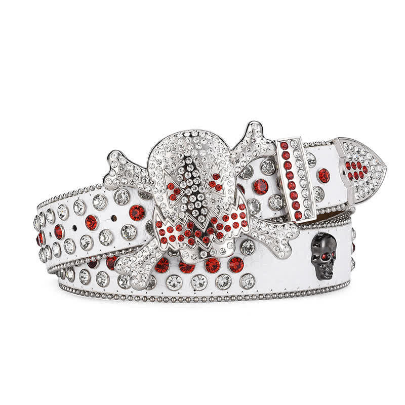 Cinturón de cuero con decoración de cuentas de diamantes de imitación y calavera de roca