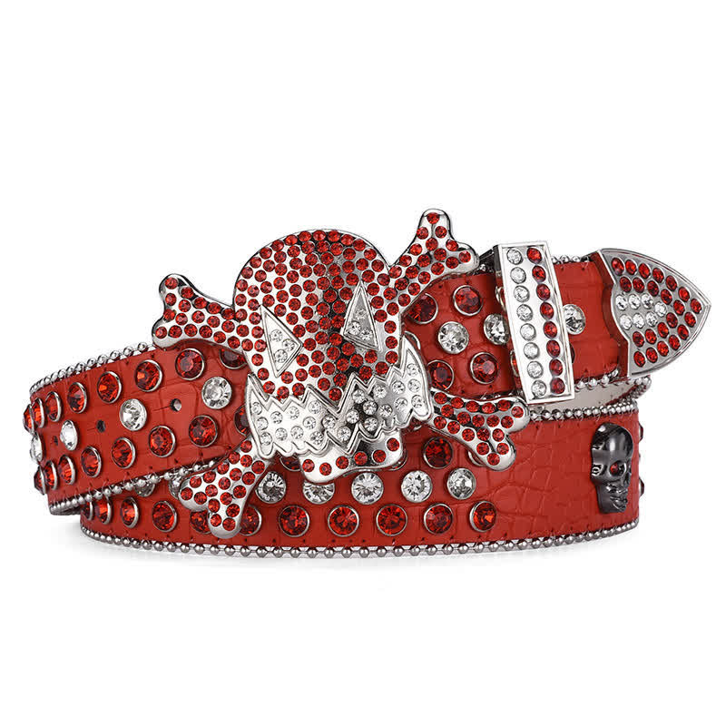 Cinturón de cuero con decoración de cuentas de diamantes de imitación y calavera de roca