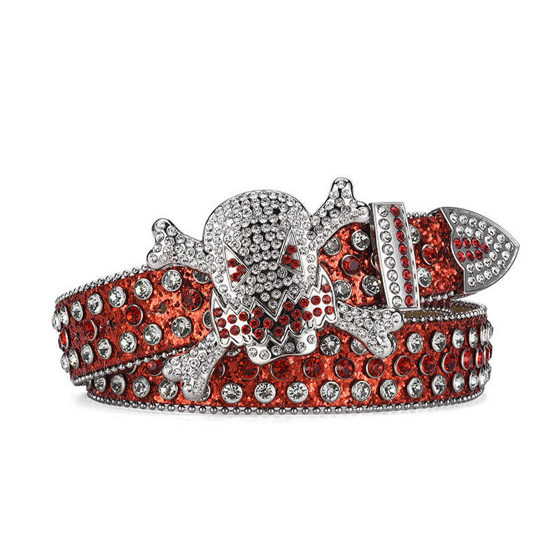Cinturón de cuero con decoración de cuentas de diamantes de imitación y calavera de roca