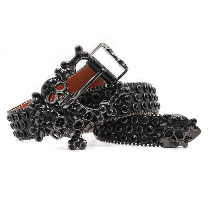Cinturón de cuero con tachuelas y diamantes de imitación con hebilla en forma de calavera negra