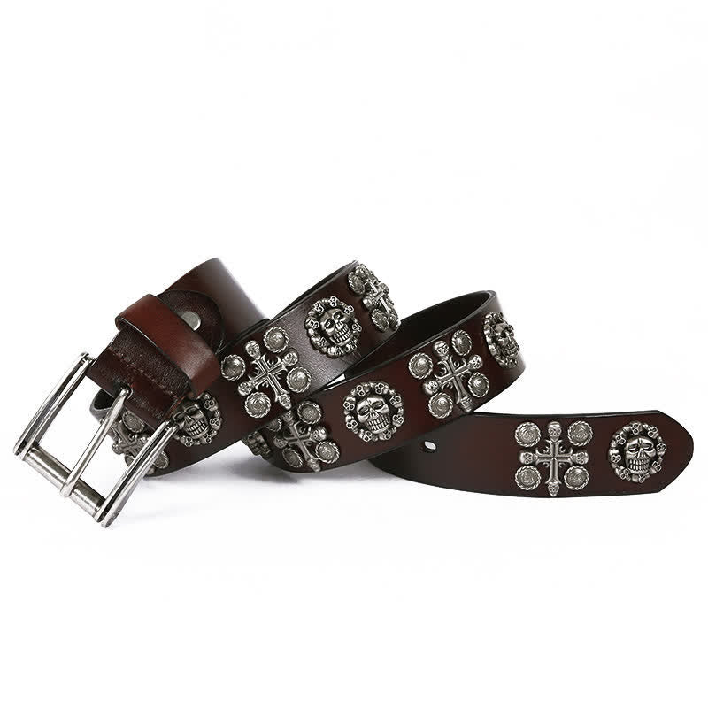 Cinturón de cuero con diseño de cruz y calavera con remaches de metal pesado