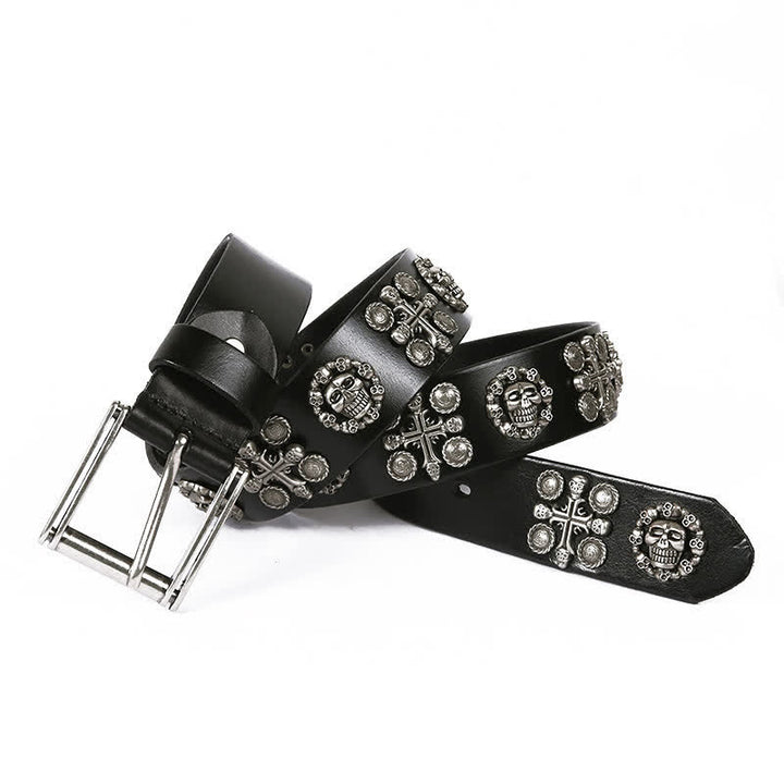 Cinturón de cuero con diseño de cruz y calavera con remaches de metal pesado