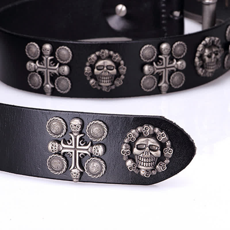Cinturón de cuero con diseño de cruz y calavera con remaches de metal pesado