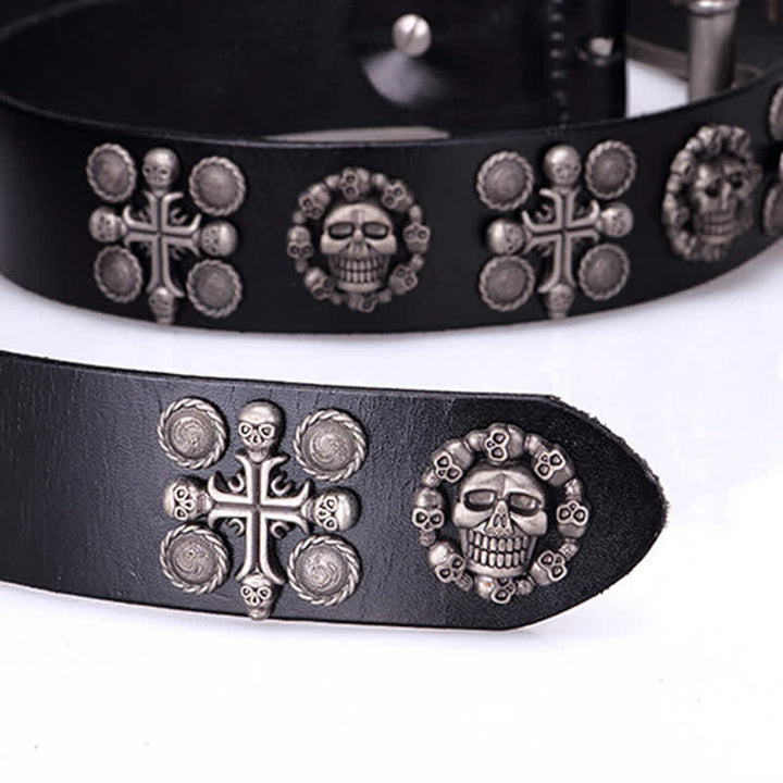 Cinturón de cuero con diseño de cruz y calavera con remaches de metal pesado