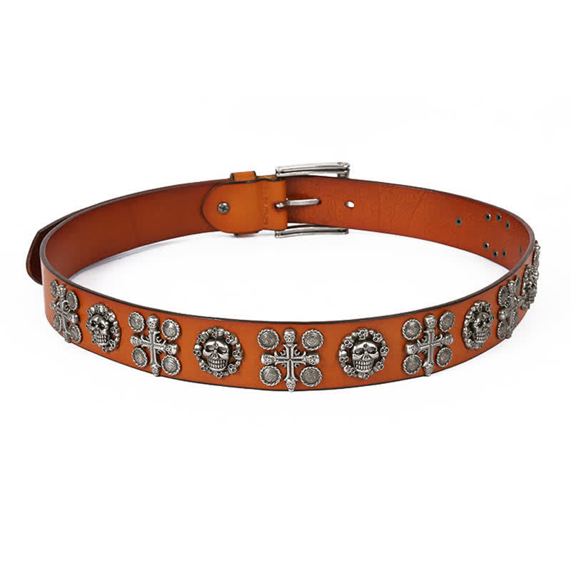 Cinturón de cuero con diseño de cruz y calavera con remaches de metal pesado