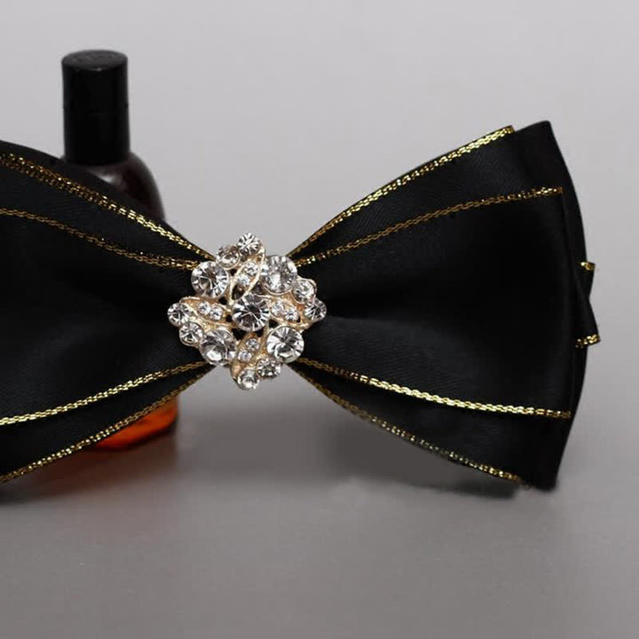 Pajarita con borde dorado y flores de diamantes de imitación para hombre