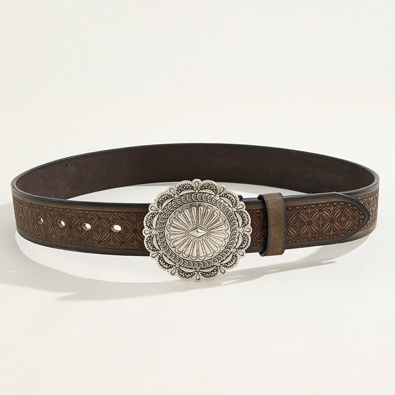 Cinturón de cuero con relieve y hebilla de concho con tallado occidental