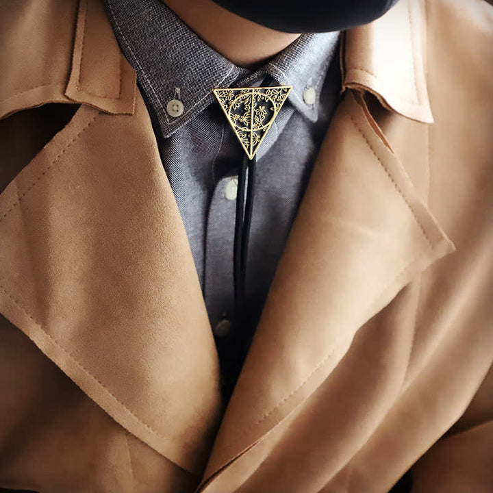 Corbata bolo triangular con motivos de las Reliquias de la Muerte en dorado oscuro y negro