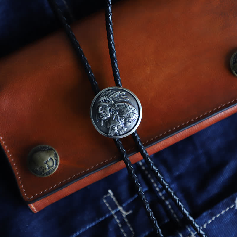 Corbata de bolo con cabeza de jefe indio tallada de vaquero