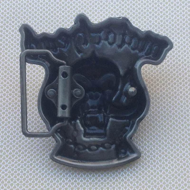 Cinturón de cuero con hebilla esmaltada y diseño de calavera con motor para hombre