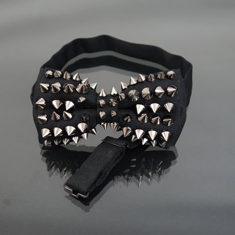Pajarita con borlas y remaches de estilo punk para hombre